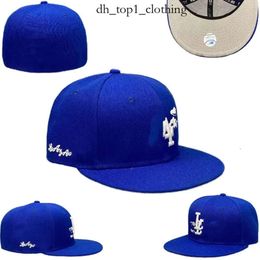 2024 Designer Ear HAP HAP At di ricamo Cappello da baseball Baseball Cappello TUTTA LOGO UNISEX NUOVO Cap Erea di moda Cappelli Street Outdoor Sports Cap Mix Dimensioni 7-8 4F6