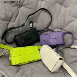 Crossbody Bag Cassettes Bags Botte Venets Shoulderbag Small Ck Korean Versatile Waist Bag Leather Womens Woven 2024 New Fashion Messenger Chest rj VJZ1 JJHD