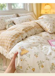 Bekväma sängkläder fyrdelar bomullsblommigt sommar täcke täcker lakan tredelar sängkläder