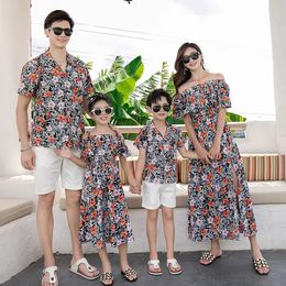 Clothes for The Whole Family Vacations Mother and Daughter Polynesian Floral Holiday Dress Father and Son Beach Two Piece Outfit 240530