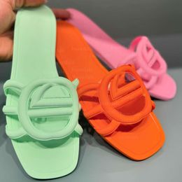 Роскошная сандаловая модная бренда дизайнер обувь Slide Rubber Summer Slipper, переполняющая Loafer Fomen Casual Shoes Sunny Beach Sandale Flat Heel Black Sliders