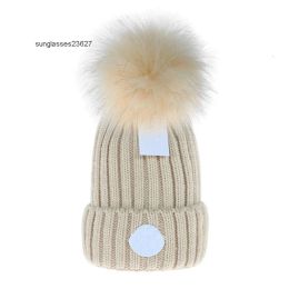 Caps 2024 Monclair Beanie Cap Mens Designer Bucket Hats New Fashion Women Ladies Warm Winter Beanie Large Faux Fur Pom Poms Bobble Hat