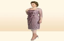 Elegant Straight Dusty Purple Mother Of The Bride Dresses Knee Length Lace Satin Guest Wedding Party Gowns Plus Size Short Groom M3771966