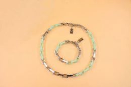 Necklace Men's Silvertone Chain Necklace & Bracelet Set w/ Engraved V Initials Flower Recycled Plexiglass Jewellery