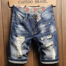 2024 Summer Straight Loose Denim Shorts for Men Fashionable Hiphop Washed Ripped Personalised Midlength Pants Male 240531
