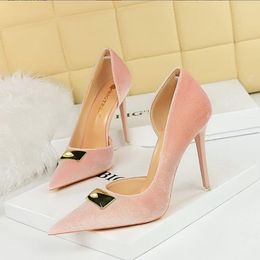 Дизайнерские женщины сексуальные 10,5 см супер высокие каблуки стилевые насосы выпускной туфли невеста мелки для бархатных насосов плюс размер