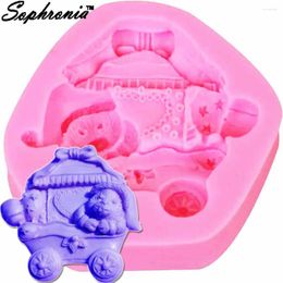 Baking Moulds Sophronia Bear In Baby Carriage Car Silicone Fondant Mould 3D Cake Decorating Tools DIY Chocolate Biscuit Mould M840