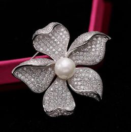 Korea Fashion Pearl Flower Brooch Pins For Women Full Diamond Brooches Luxury Wedding Brand Corsage Jewelry4204050