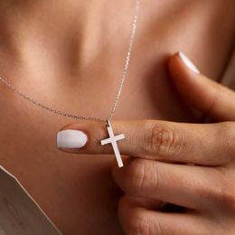 Pendant Necklaces Fashion Stainless Steel Cross Gold Silver Color Necklace for Women Men Exquisite Chain Necklaces Jewelry Birthday Present