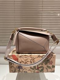 Hochwertiges Kalbsledergedruckte Geometrie -Nähte Design Handtasche Geometrische Linien Handtasche Einkaufsferien Fashion Match L.