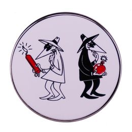 Game Spy vs Spy Enamel Brooch Pin Black And White Agent Lapel Pins Badges Jewellery Accessories