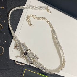 Bester Qualität Designer Anhänger Halsketten Diamantkristall Buchstaben Anhänger Marke Halskette Perlenketten Männer Damen 18k Gold Coper Halskette Hochzeit Schmuck Geschenk