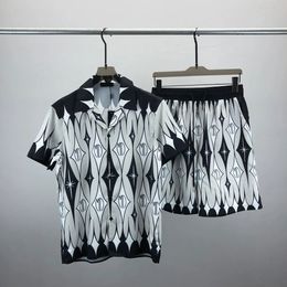 2024 Erkek Trailsits Tişört Setleri Lüks Tasarımcılar İşlemeli Mektup Moda Spor Giyim Takım Erkek Kıyafetler Yaz Koşu Giyim T-Shirt Kısa Kollu Spor