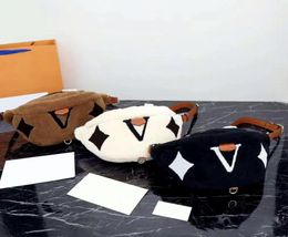 Teddy Waistpacks Designers bag Lambswool Womens Luxurys winter belt bum Bag fashion fanny pack mens handbag purse gift Waist chest1846240