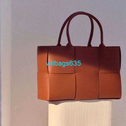 BottegvVenet Arco Tote Bag Soft Leather Handbag 2024 New Fashionable Genuine Leather Woven Tote Bag Unique High Quality Design Mediaeval Larg have logo WLQN