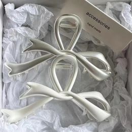 2023 Metal Claw Clip Bow Knot Shark Silver Hair Style Advanced Versatile Back Head Spoon Ornament Headwear 240531