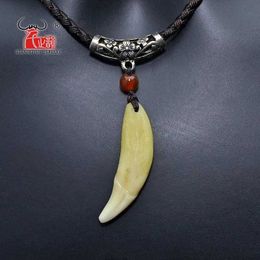 Pendant Necklaces Cool Mens Necklace Bone Pendant handmade Tibetan Amulet Fangs Real Natural Tooth Vintage Wolf Tooth Charm White Brown Ecru S2453102