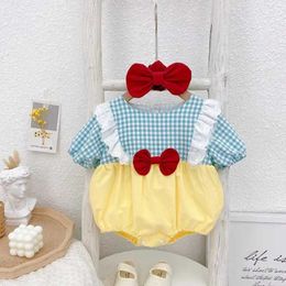 Rompers Cute princess jumpsuit with bow headband summer newborn jumpsuit short sleeved baby girl clothing Korean one piece Onesie 2 pieces Y240530UC63