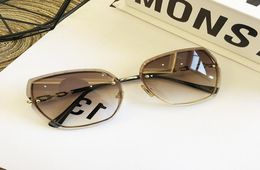 Design Rimless Women Sunglasses Luxury Glasses Lady Sun glass Woman 2020 Gradient Pink Blue Lens Eyeglasses Square4344028