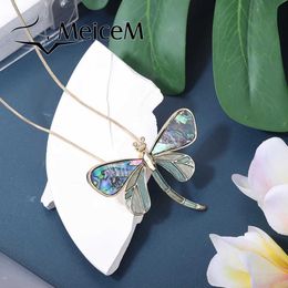 Pendant Necklaces Meicem Women Insect Dragonfly Pendant Necklace Natural Abalone Shell 2022 New Unique Design Mothers Day Gift Womens Necklaces S2453102