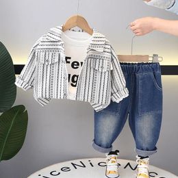 Clothing Sets Three Piece Childrens Set 2024 Spring Fashion Casual Long Sleeved Cardigan Coats White T-shirts Pants Boys Suits