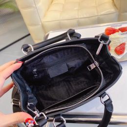 Bags Fashion Leather Messenger Bags Allmatch Westernstyle mirror small bag women's new trendy patent leather glossy diamond sing312E