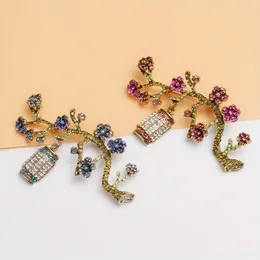 Brooches Vintage Plum Blossom Brooch Rhinestone Flower Branch Lantern Needle Pin Women Jewellery Gift Fashion Accessory