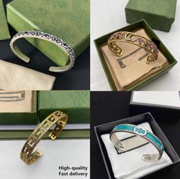 Italiensk lyx 2024 Designer Classic Vintage Style med nya trendarmband Stylish Elegant Fashion High-kvalitet Charm Jewelry 2G för Women Jewelry Van