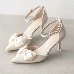 Dress Shoes Medium Hl Hls Womens Shoes Trend Point Toe Butterfly Slim High Heels Elegant Wedding Party White Designer H240530 2XPB
