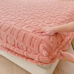 Bedding sets WOSTAR Warm winter plush fitted sheet elastic mattress protector cover fluffy coral fleece bedsheet single double bed king size H240531