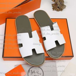 H Сандаловая роскошная сандалия European Sandals Designer Sandal Breshats Brand Brand кожаная мода и отдых мужские тапочки.
