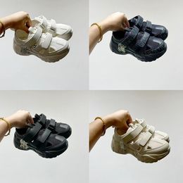 Детские сандалии обувь 2024 Летняя весна Новая воздухопроницаемая спортивная туфли на липучке пляжные сандалии на открытом воздухе.