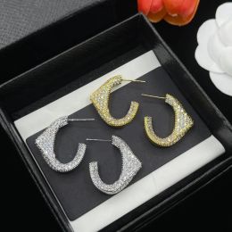 Lyxdesignerörhängen för kvinnor Crystal Triangle Letter Charm Drop Dangle Earrings Ear Clip Stud Earrings Hoop 18k Gold Silver Plated Wedding Designer Jewelry