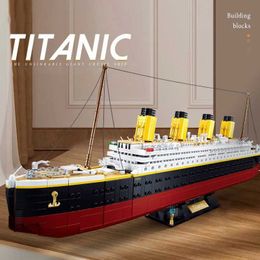 Blocks Sluban Creative Large Titanic Cruise Ship Building Blocks Boat Model Collectible Ornaments Assembly Bricks Toys for Adults KidsL475