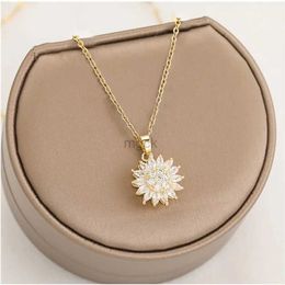 Pendant Necklaces Retro Charm Sunflower Smart Necklace Womens Fashion Rotating Sunflower Small Fresh Mori Hope Flower Clavicle Chain Holiday Gift 240330