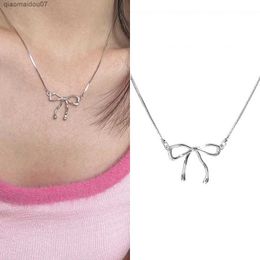 Pendant Necklaces 1 fashionable bow necklace silver Kravik chain suitable for women elegant retro sweet bow necklace party Jewellery giftsL2404