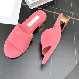 Kadın Tasarımcı Sandalet Tıknaz Yuvarlak Toe Velvet Siyah 5cm Kuzu Ders Sandalet Katırları Terlik Üzerine Kayma Altın Topuk Pembe Ayakkabı Elbise Ayakkabı Toz Çantası ile Seyahat İçin Ayakkabı