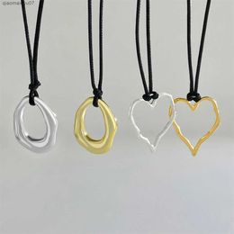 Pendant Necklaces Fashionable irregular hollow geometric pendant necklace suitable for womens heart-shaped oval metal simple necklace Jewellery accessoriesL2404