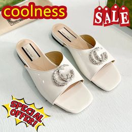 Women New style Slippers black Solid Colour printing ventilate Sandal bottom fashion house slipper wear beach Summer Flat coolness Slipper size 35-42