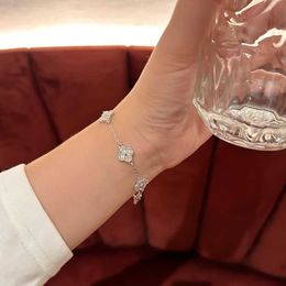 Vans Light and luxurious temperament full of diamonds four leaf grass bracelet female niche design sense high-end hand Jewellery 2023 new cold trend