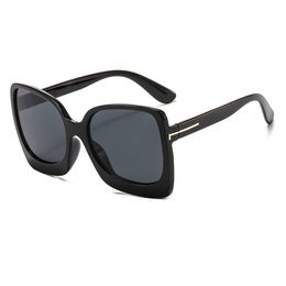 Square Sunglasses Women Luxury Fashion Womens Sun Glasses Men Designer Shades Travel Accessories