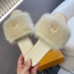 2024 New designer Spring/Summer Women Sandals Flat Rubber Slippers Women Sexy Fluffy Sandals Brand Casual Family Shoes Women's Beach Slippers Sizes 35-42