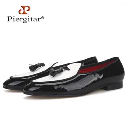 Casual Shoes Piergitar Design Black Patent Leather Stitching White Canvas Men Loafers Fashion Party And Wedding Tassel