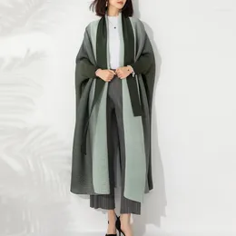 Women's Trench Coats Miyake Pleated Loose Large Size Temperament Outer Cloak Female Autumn Fashion Gradient Colour Bat Shirt Windbreaker