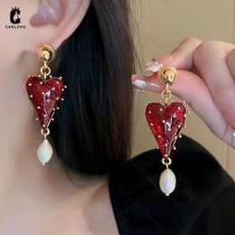 Baroque Pearl Love Heart Drop Earrings for Women Medieval Creative Dangle Earring Fashion Party Jewelry 240401