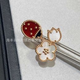 Originale Hot Selling High Version V Gold Lucky Clover Fritillaria Fritillaria Plum Blossom Ring Womens Light Luxury Van Precision Edition con logo