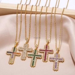 Pendant Necklaces FLOLA Sparkling Multicolor Crystal Cross Necklaces for Women Copper Gold Plated Jesus Cross Necklaces Christian Jewelry nkeb864 240330