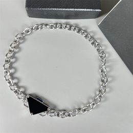 Högkvalitativt märke Luxurys halsband Fodesdesigner Classic Letters Golden Silver Diamond Necklace For Woman Wedding Party Gifts280a
