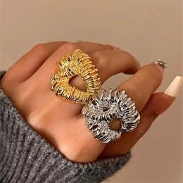 European Trend Design Sense Metallic Texture Open Ring for Women Fashion Retro Style Geometric Jewellery Accessories Girls 240401