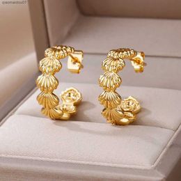 Charm C-shaped shell stainless steel earrings suitable for women Korean style gold-plated perforated earrings luxurious high-quality Jewellery birthday giftL2404